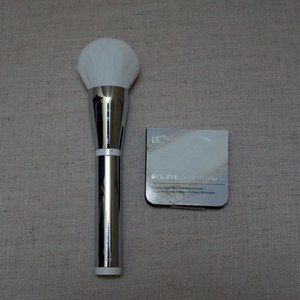 New IT Cosmetics Heavenly Skin Bye Bye Pores Brush